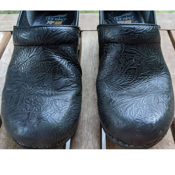 Dansko Pro Black Floral tooled Clogs - Size 40 / 9.5-10 - Picture 6 of 12